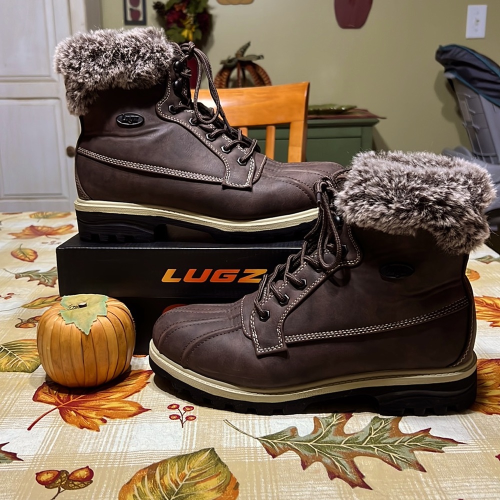 LIKE NEW! LUGZ Boots ☃️🎁🎄